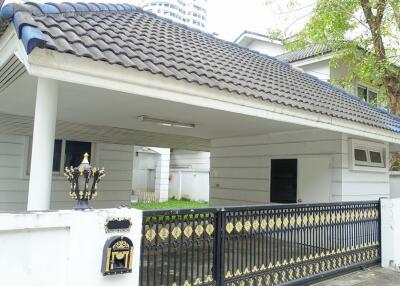 Spacious 4 Bedroom House For Rent in Thonglor