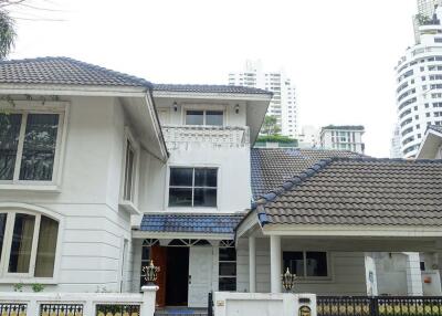 Spacious 4 Bedroom House For Rent in Thonglor