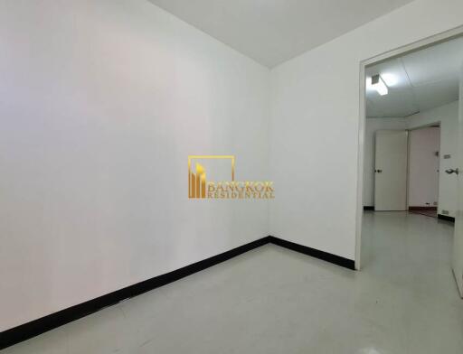 Huge 2 Bedroom Apartment in Sukhumvit Soi 3