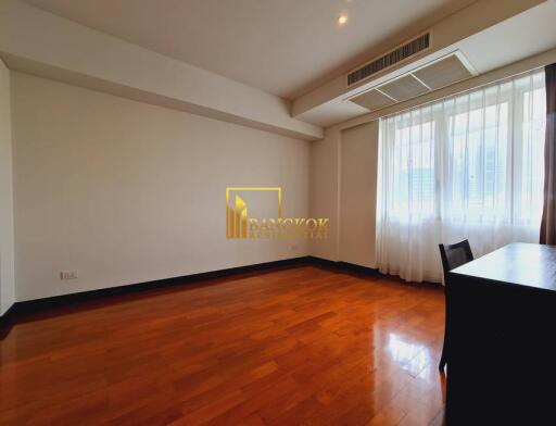 Spacious 3 Bedroom Apartment in Phloenchit