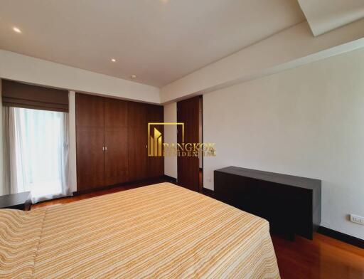 Spacious 3 Bedroom Apartment in Phloenchit