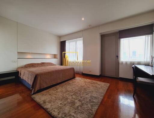 Spacious 3 Bedroom Apartment in Phloenchit