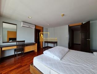 Generous Sized 2 Bedroom Apartment in Sukhumvit 4