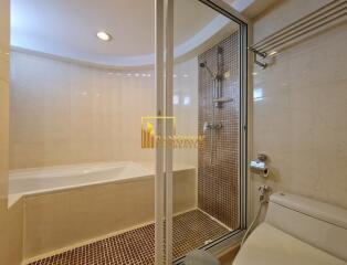 Generous Sized 2 Bedroom Apartment in Sukhumvit 4