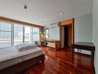 Generous Sized 2 Bedroom Apartment in Sukhumvit 4