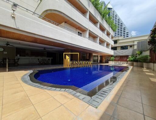 Generous Sized 2 Bedroom Apartment in Sukhumvit 4