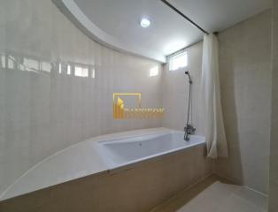 Spacious 3 Bedroom Apartment in Sukhumvit soi 4