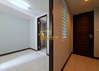 Spacious 3 Bedroom Apartment in Sukhumvit soi 4