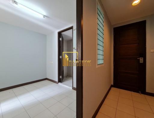 Spacious 3 Bedroom Apartment in Sukhumvit soi 4