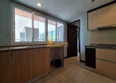 Spacious 3 Bedroom Apartment in Sukhumvit soi 4