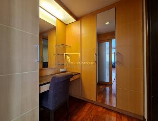 Spacious 3 Bedroom Apartment in Sukhumvit soi 4