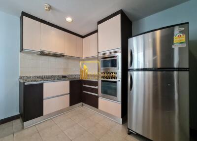 Spacious 3 Bedroom Apartment in Sukhumvit soi 4