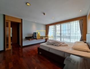 Spacious 3 Bedroom Apartment in Sukhumvit soi 4