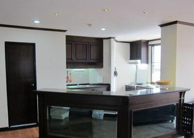 Waterford Park  Large 3 Bedroom Condo in Thonglor