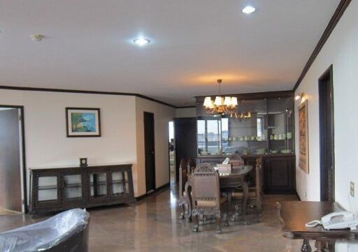 Waterford Park  Large 3 Bedroom Condo in Thonglor
