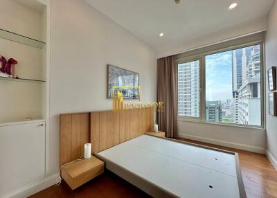 Q Langsuan  Luxury 2 Bed Condo in Prime Location