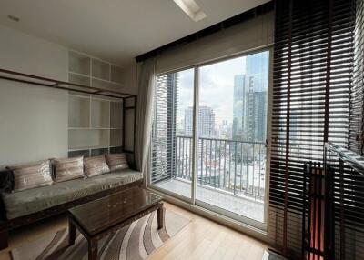 Siri at Sukhumvit  Modern 2 Bed Condo Near BTS Thonglor