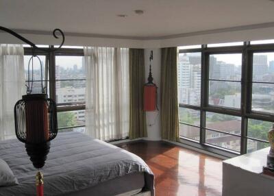 Waterford Park  Pet Friendly 2 Bed Condo Thonglor