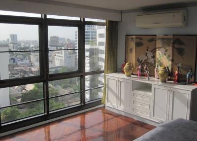 Waterford Park  Pet Friendly 2 Bed Condo Thonglor