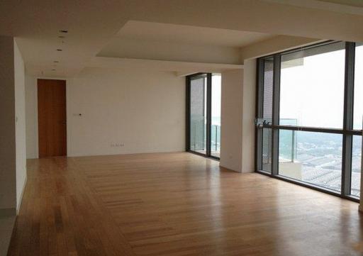 The Pano  Unfurnished 3 Bedroom Condo With Stunning River Views