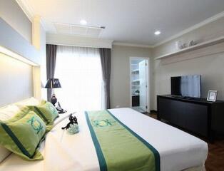 Comfortable 2 Bedroom Serviced Apartment in Phrom Phong