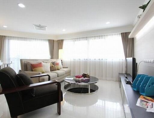 Comfortable 2 Bedroom Serviced Apartment in Phrom Phong