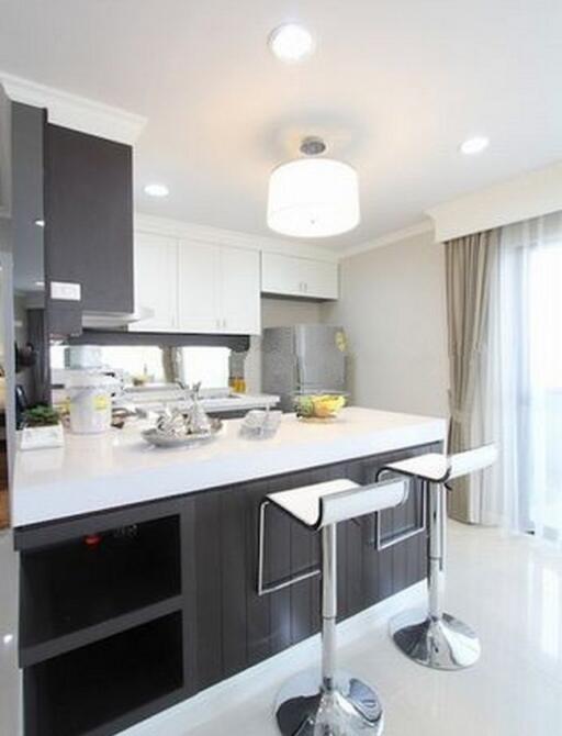 Comfortable 2 Bedroom Serviced Apartment in Phrom Phong