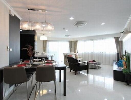 Comfortable 2 Bedroom Serviced Apartment in Phrom Phong