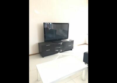 Emporio Place  2 Bed Condo For Rent Near Em District