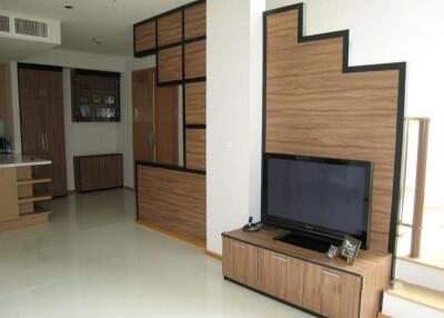 Emporio Place  Modern 1 Bedroom Duplex in Phrom Phong