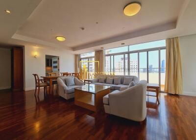 Spacious 2 Bedroom Apartment Phrom Phong