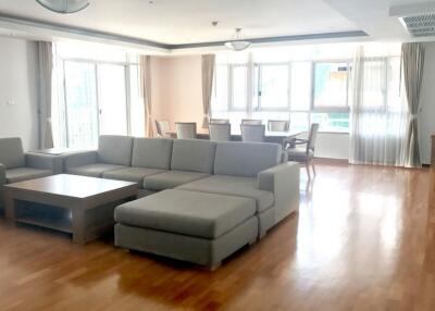 Very Spacious 2 Bedroom Pet Friendly Apartment in Asoke