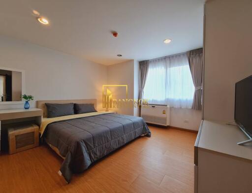 Upgraded 2 Bedroom Apartment in Ekkamai