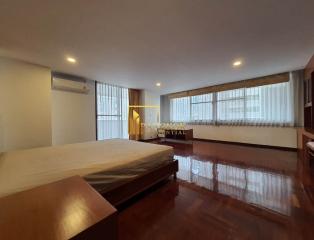 Large 3 Bedroom Apartment Near Em District in Phrom Phong