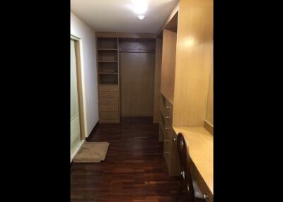 Baan Siri 31  Renovated 1 Bedroom Condo in Popular Area of Sukhumvit