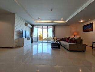 Very Spacious 3 Bedroom Serviced Apartment in Phrom Phong