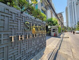 Siamese 39  Stylish Ground-floor 1 Bedroom Duplex Condo in Phrom Phong