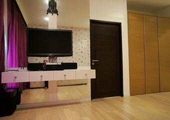 1 Bedroom For Rent in Eight Thonglor