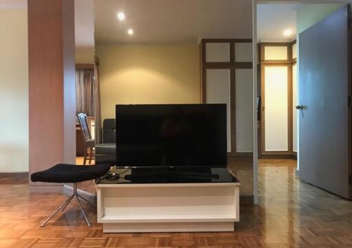 Sathorn Gardens  Very Spacious 1 Bedroom Condo in Sathorn Business District