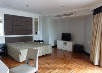 Baan Suanpetch  3 Bedroom Property Near Em District Phrom Phong