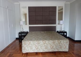 Baan Suanpetch  3 Bedroom Property Near Em District Phrom Phong