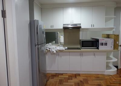 Baan Suanpetch  3 Bedroom Property Near Em District Phrom Phong