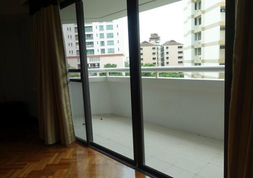 Baan Suanpetch  3 Bedroom Property Near Em District Phrom Phong