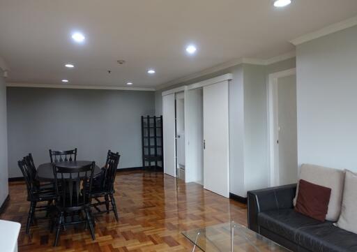 Baan Suanpetch  3 Bedroom Property Near Em District Phrom Phong