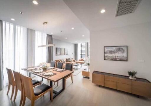 Noble Ploenchit  Beautifully Decorated 3 Bedroom Property in Phloenchit