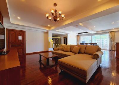 Spacious 3 Bedroom Apartment Near BTS Phloenchit