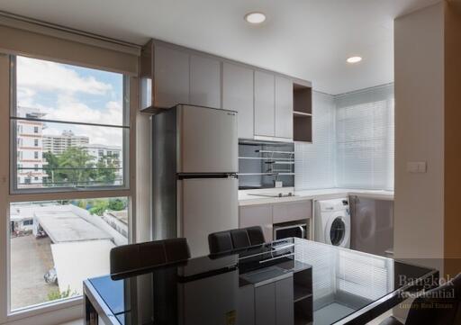 Modern 2 Bedroom Apartment in Phrom Phong Area