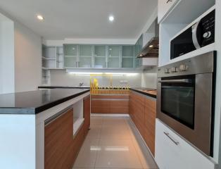 Very Spacious 4 Bedroom Apartment For Rent in Thonglor