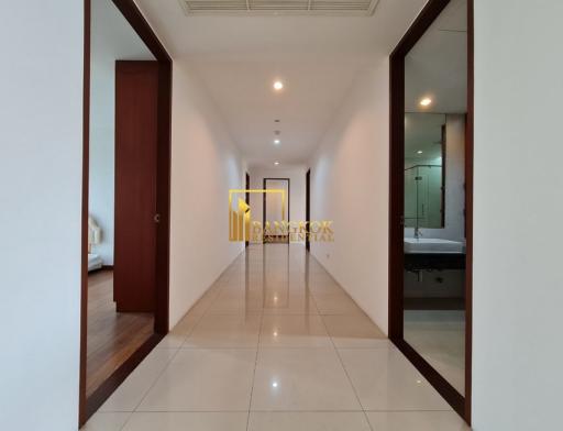 Very Spacious 4 Bedroom Apartment For Rent in Thonglor