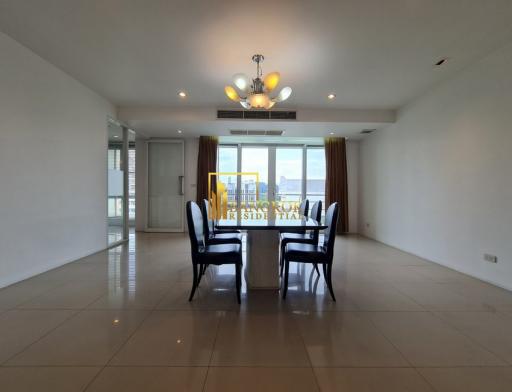 Very Spacious 4 Bedroom Apartment For Rent in Thonglor